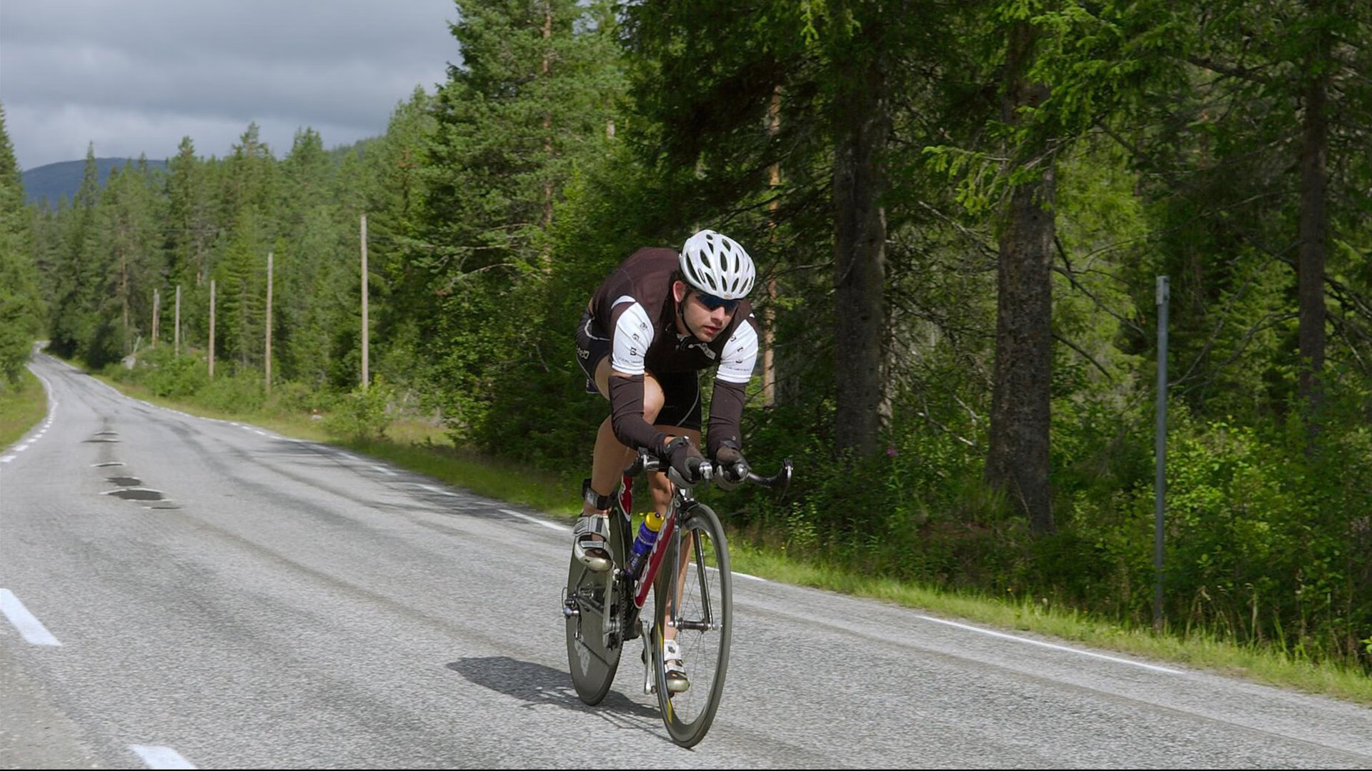 塞内加尔队在巴黎奥运会比赛中展现出高效的快攻配合，塞内加尔运动员